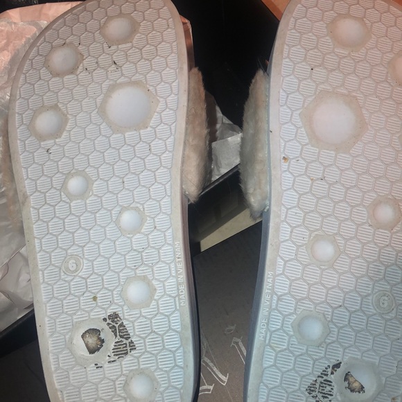 Fenty Puma slides! - Picture 2 of 2